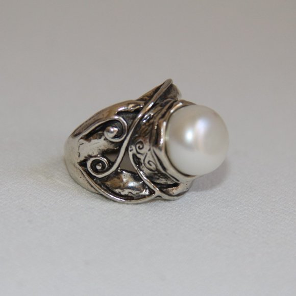 Zuman Sterling Silver Pearl Ring - Picture 3 of 13